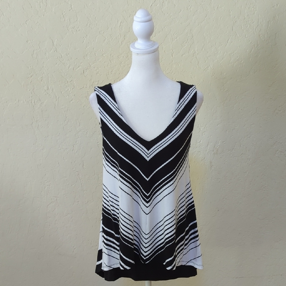 White House Black Market Black White Chevron Striped Sleeveless Tunic Top Small